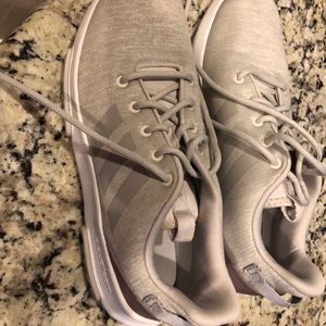 Like new Adiidas Cloudfoam athletic shoe, size 8.5